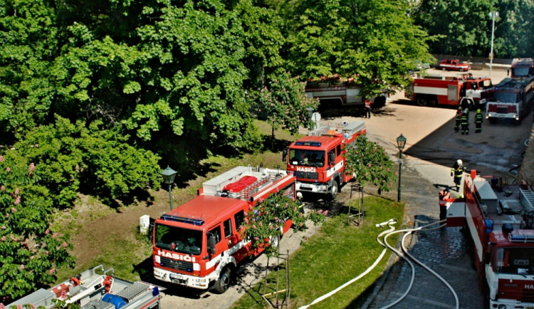 Hasiči nacvičovali likvidaci plamenů na Špilberku