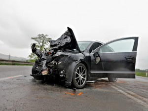 Tragická dopravní nehoda u Krhova na Blanensku si vyžádala jednu dětskou oběť a pět dalších těžce zraněných, foto: HZS JMK