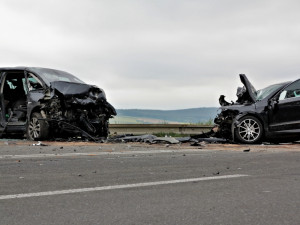 Tragická dopravní nehoda u Krhova na Blanensku si vyžádala jednu dětskou oběť a pět dalších těžce zraněných, foto: HZS JMK