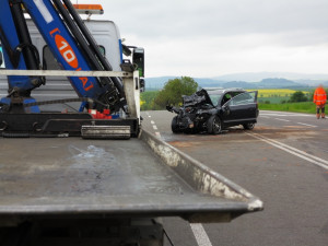 Tragická dopravní nehoda u Krhova na Blanensku si vyžádala jednu dětskou oběť a pět dalších těžce zraněných, foto: HZS JMK