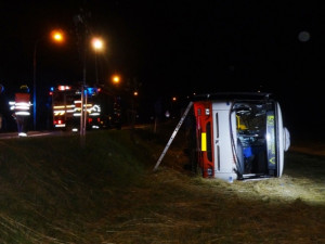 Havarovaný autobus u Ořešína, foto: HZS JMK