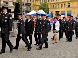 Na náměstí Svobody přísahali noví hasiči a policisté, foto: HZS JMK