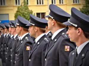 Na náměstí Svobody přísahali noví hasiči a policisté, foto: HZS JMK