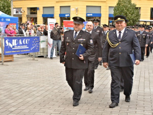 Na náměstí Svobody přísahali noví hasiči a policisté, foto: HZS JMK