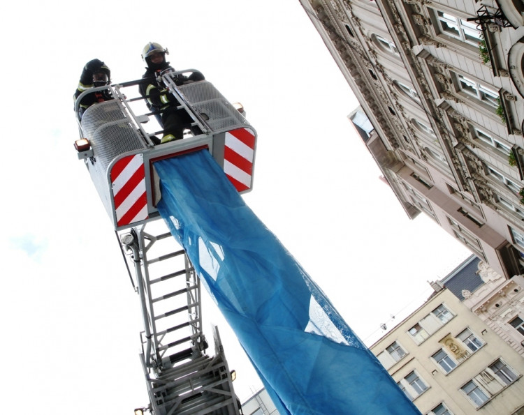 Na náměstí Svobody přísahali noví hasiči a policisté, foto: HZS JMK