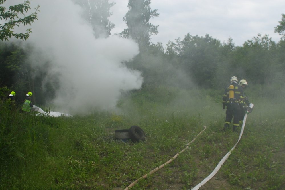 Jednotky IZS cvičně zasahovaly u havarovaného letadla, foto: HZS JMK