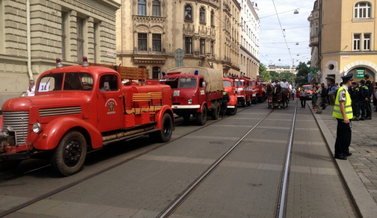 Požár na brněnském náměstí Svobody hasilo téměř 50 hasičských aut, foto: HZS JMK