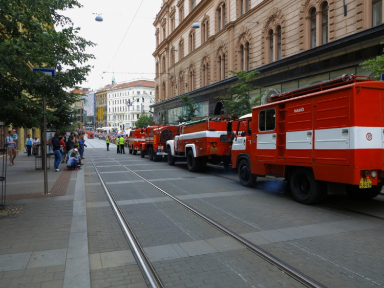 Požár na brněnském náměstí Svobody hasilo téměř 50 hasičských aut, foto: HZS JMK