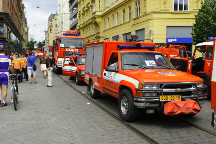 Požár na brněnském náměstí Svobody hasilo téměř 50 hasičských aut, foto: HZS JMK