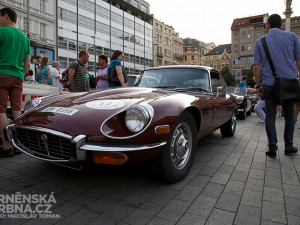 Historická závodní auta a motocykly se představily v centru Brna, foto: Brněnská Drnba, Miroslav Toman
