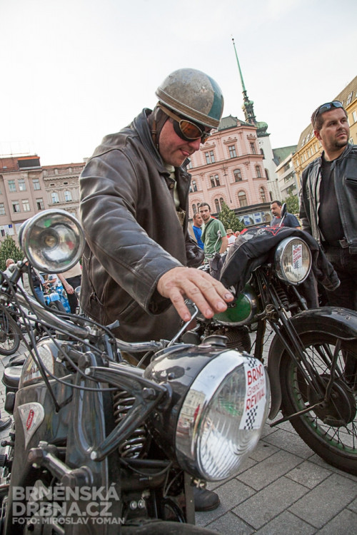 Historická závodní auta a motocykly se představily v centru Brna, foto: Brněnská Drnba, Miroslav Toman