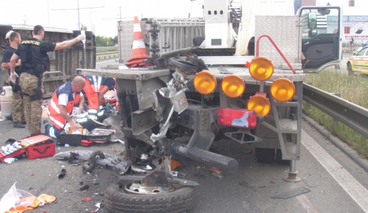 V Brně zemřel dělník, který se zřítil při nehodě z plošiny, foto: HZS JMK