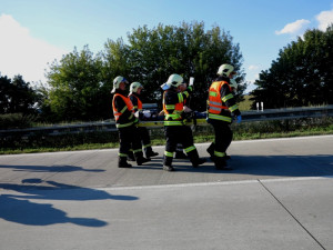 Řetězová nehoda kamionů zablokovala dálnici D1, foto: HZS JMK
