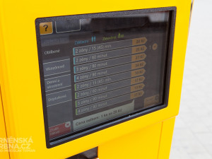 Jeden z trojice prvních bezhotovnostích jízdenkových automatů v Brně, foto: Brněnská Drbna, Miroslav Toman