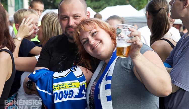 Kometa dnes pokřtila novou sadu dresů pivem Starobrno Drak