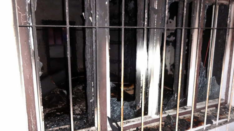 V Merhautově ulici zemřel při požáru jeden člověk