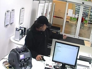 Pachatel přepadl banku, pokladní řekl, že má nemocnou dceru, foto: Policie ČR