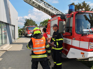 Hasiči nacvičovali zásah v hořící hvězdárně