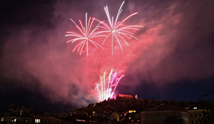 Festival ohňostrojů zakončil epilog nad hradem Špilberk