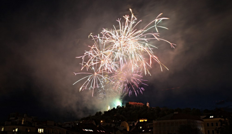 Festival ohňostrojů zakončil epilog nad hradem Špilberk