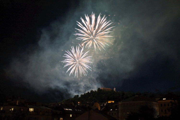 Festival ohňostrojů zakončil epilog nad hradem Špilberk