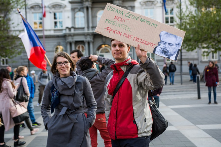 Proč? Proto! Pokojná demonstrace se ze Svoboďáku přesunula na Moravák. Za kulturou. Autor: Tomáš Hrivňák