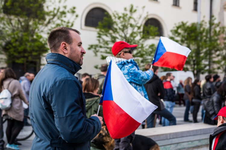 Proč? Proto! Pokojná demonstrace se ze Svoboďáku přesunula na Moravák. Za kulturou. Autor: Tomáš Hrivňák