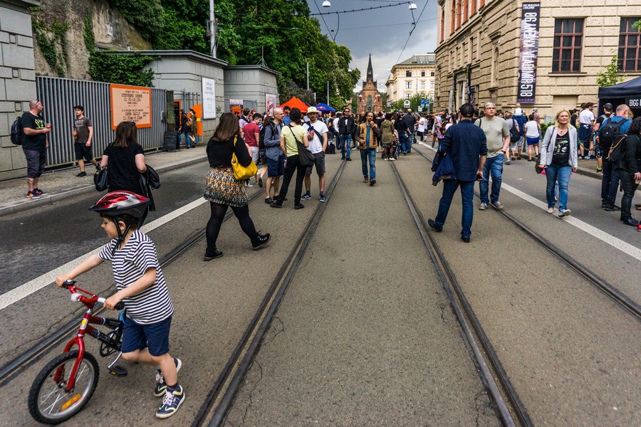 Husova ožila dešti navzdory, na Kmeny se stála fronta. Autor: Tomáš Hrivňák
