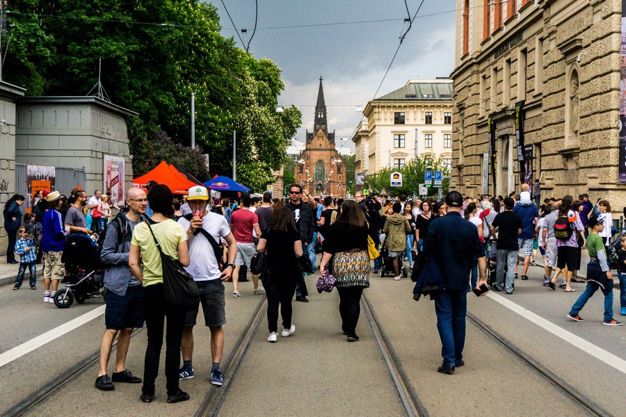 Husova ožila dešti navzdory, na Kmeny se stála fronta. Autor: Tomáš Hrivňák