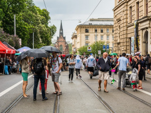 Husova ožila dešti navzdory, na Kmeny se stála fronta. Autor: Tomáš Hrivňák
