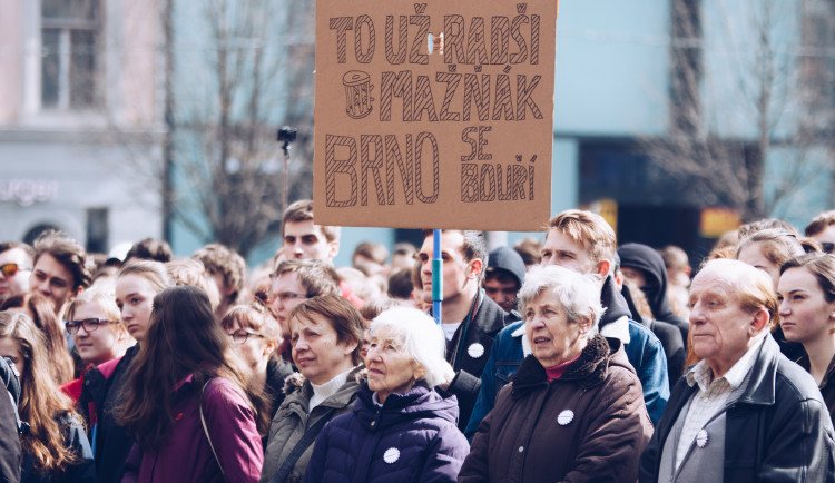 Studentská stávka #VyjdiVen v Brně optikou Vojtěcha Káby