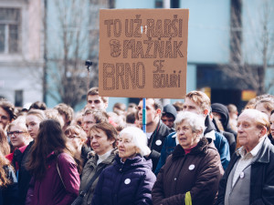 Studentská stávka #VyjdiVen v Brně optikou Vojtěcha Káby