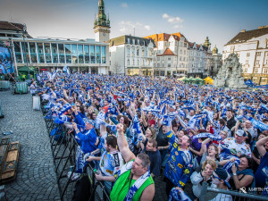 Modrobílá radost na Zelňáku optikou Martina Pištěka