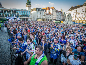 Modrobílá radost na Zelňáku optikou Martina Pištěka