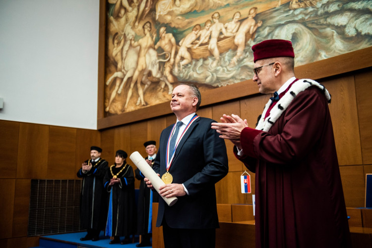 Předání velké zlaté medaile Masarykovy univerzity slovenskému prezidentovi Andreji Kiskovi, autor: Tomáš Hrivňák