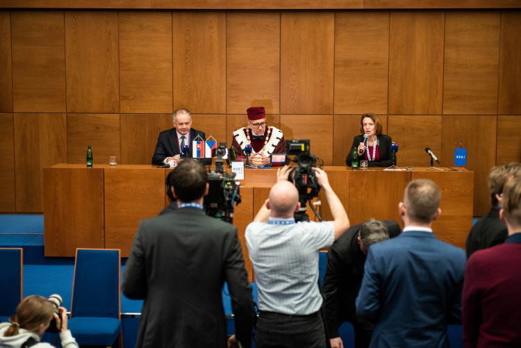 Předání velké zlaté medaile Masarykovy univerzity slovenskému prezidentovi Andreji Kiskovi, autor: Tomáš Hrivňák