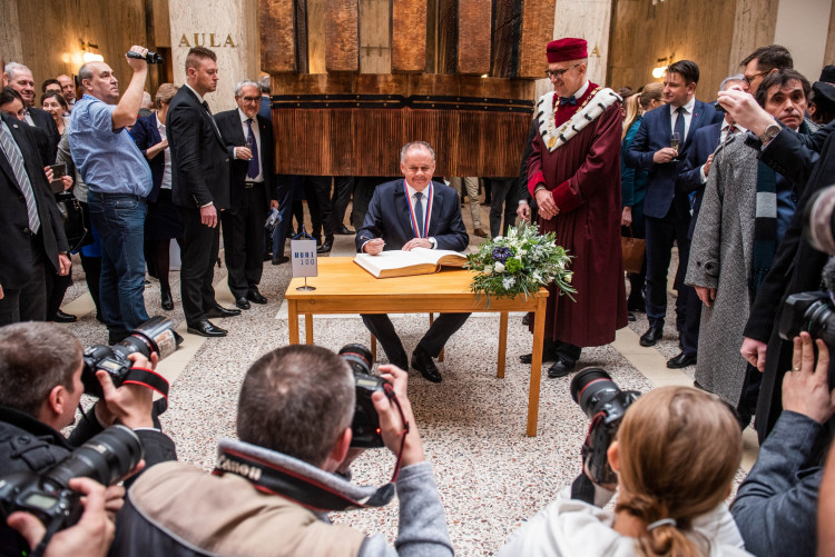 Předání velké zlaté medaile Masarykovy univerzity slovenskému prezidentovi Andreji Kiskovi, autor: Tomáš Hrivňák