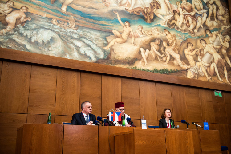 Předání velké zlaté medaile Masarykovy univerzity slovenskému prezidentovi Andreji Kiskovi, autor: Tomáš Hrivňák