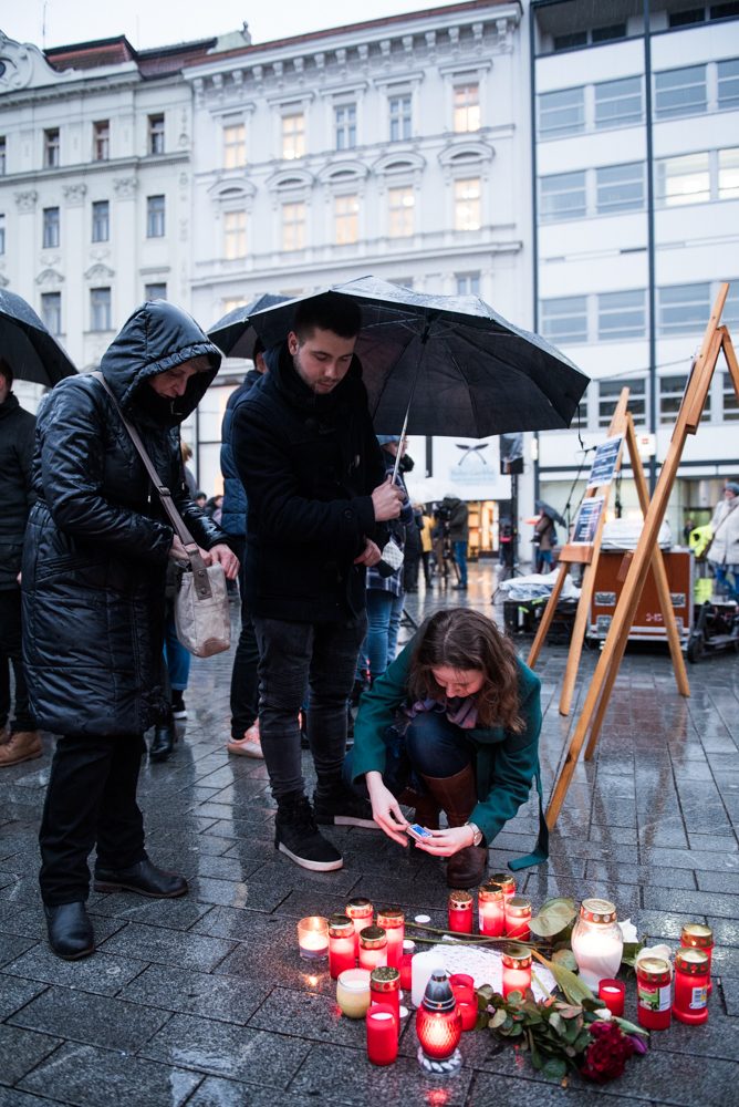 Nezabudneme, pokračujeme. Lidé si v Brně připomenuli zavražděného novináře a jeho snoubenku, autor: Tomáš Hrivňák