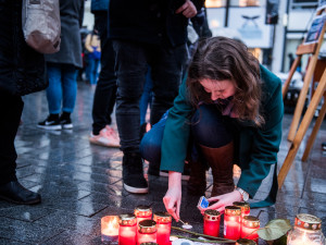 Nezabudneme, pokračujeme. Lidé si v Brně připomenuli zavražděného novináře a jeho snoubenku, autor: Tomáš Hrivňák
