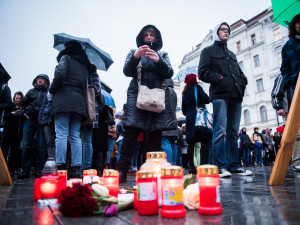 Nezabudneme, pokračujeme. Lidé si v Brně připomenuli zavražděného novináře a jeho snoubenku, autor: Tomáš Hrivňák