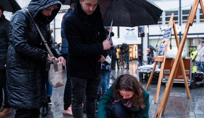 Nezabudneme, pokračujeme. Lidé si v Brně připomenuli zavražděného novináře a jeho snoubenku, autor: Tomáš Hrivňák