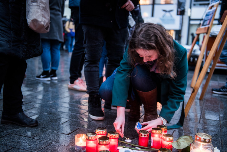 Nezabudneme, pokračujeme. Lidé si v Brně připomenuli zavražděného novináře a jeho snoubenku, autor: Tomáš Hrivňák