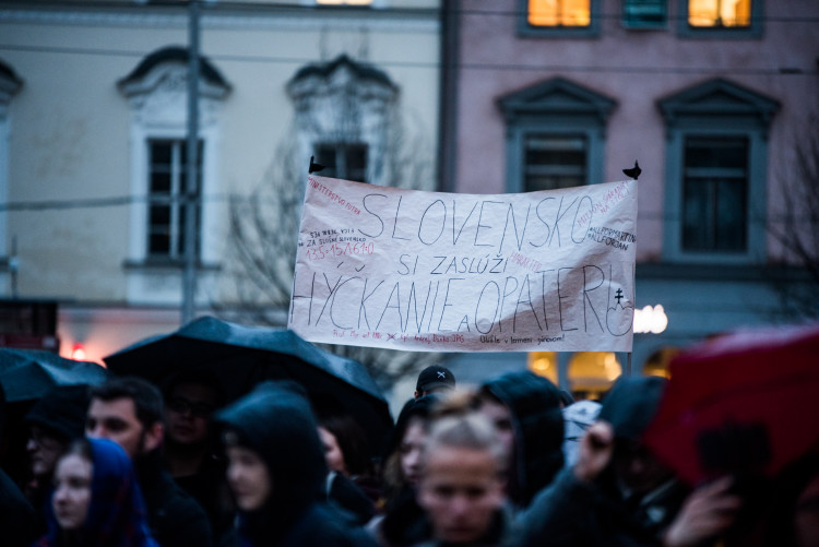 Nezabudneme, pokračujeme. Lidé si v Brně připomenuli zavražděného novináře a jeho snoubenku, autor: Tomáš Hrivňák