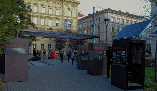 Výstava na Žerotínově náměstí vypráví příběh o nejtemnějším období Masarykovy univerzity