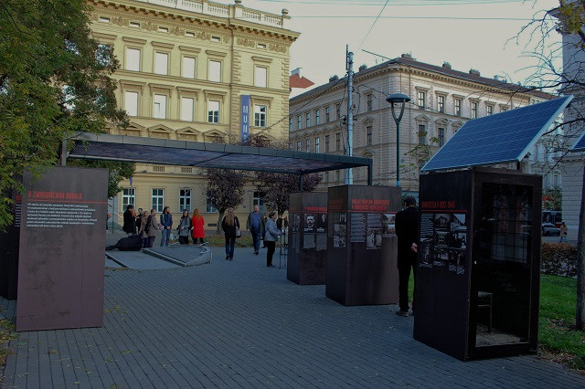 Výstava na Žerotínově náměstí vypráví příběh o nejtemnějším období Masarykovy univerzity