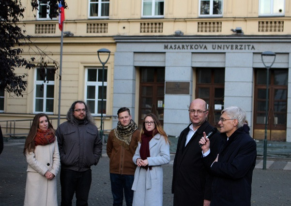 Výstava na Žerotínově náměstí vypráví příběh o nejtemnějším období Masarykovy univerzity