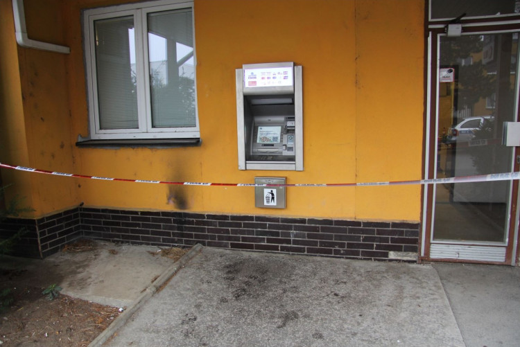 FOTO: Policisté pátrají po muži, který se v prosinci snažil v Brně vykrást bankomat