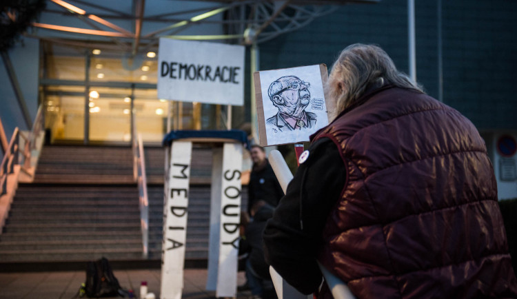 Pochod Postavme se rozvratu institucí, autor Tomáš Hrivňák