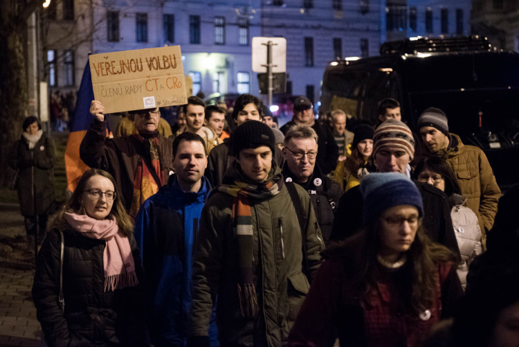 Pochod Postavme se rozvratu institucí, autor Tomáš Hrivňák